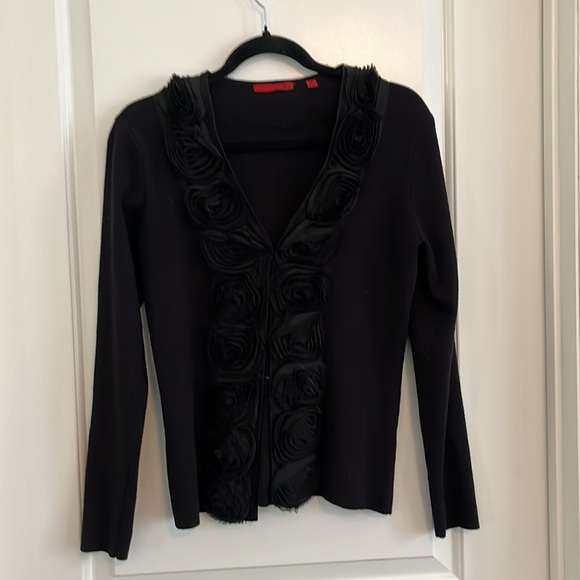 Red rose accent cardigan size medium - Picture 4 of 6